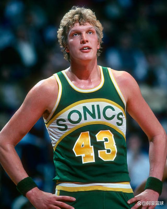 包含俄克拉荷马雷霆训练开放日；国际比赛日绝杀压哨引欢呼；NBA总决赛在即；资深球员宣示担当的词条