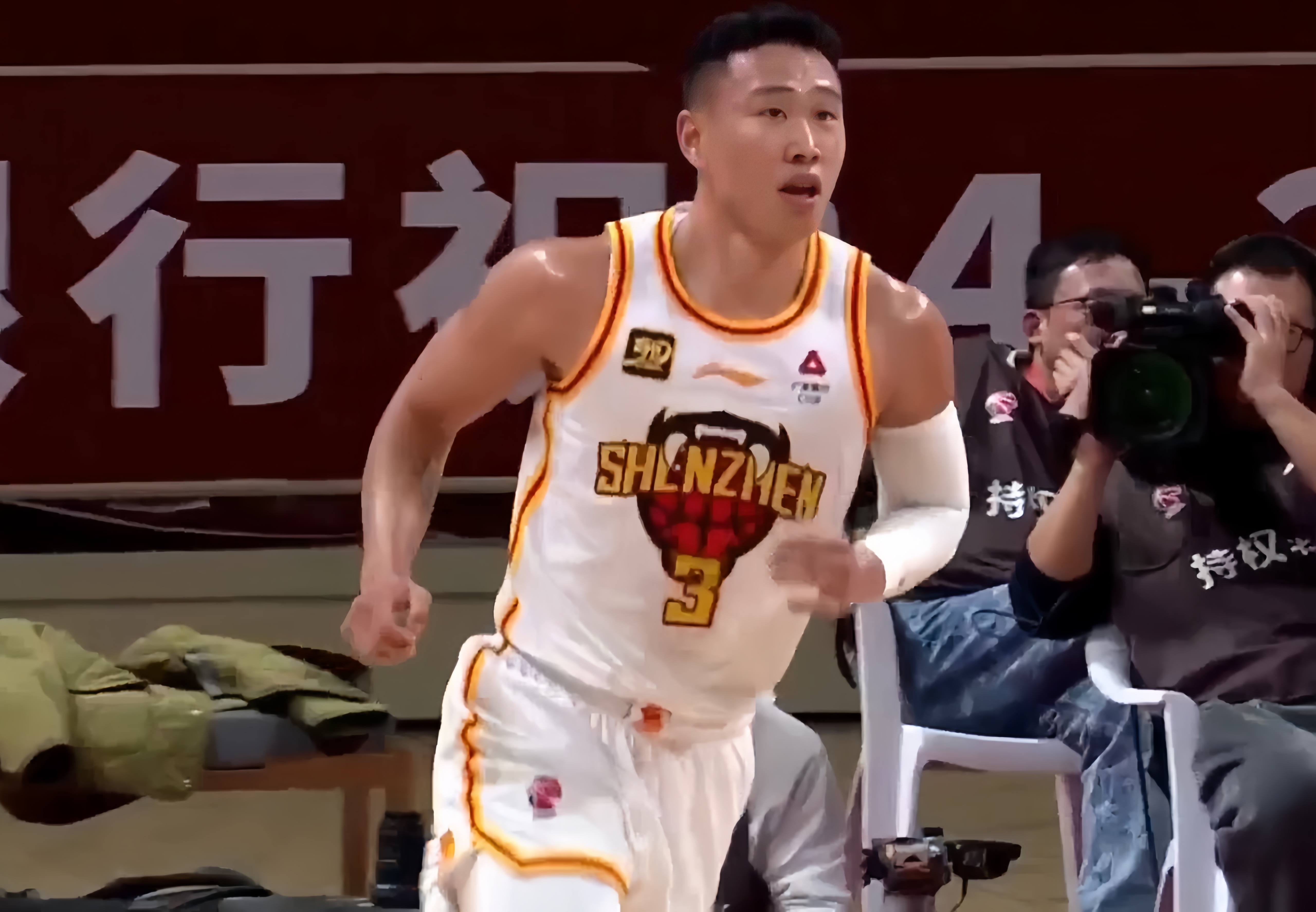 开云体育网址深圳男篮内部会议纪要流出——今夜遗憾出局，NBA常规赛使命明确，临场指挥获称赞的简单介绍